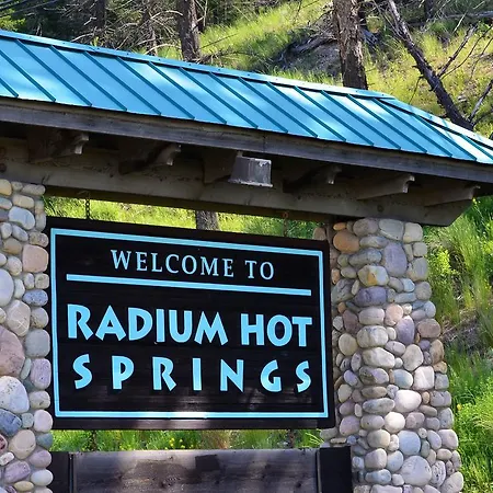 Mountain View Radium Condo - Copper Horn Village Radium Hot Springs Exterior photo